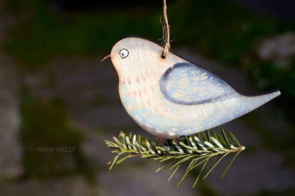 Ptaszek Błękitek - ozdoba i upominek ręcznie malowany jako dekoracja butelki wina