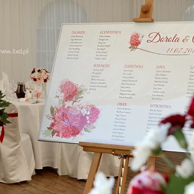 Tablo z listą gości weselnych - motyw piwonii