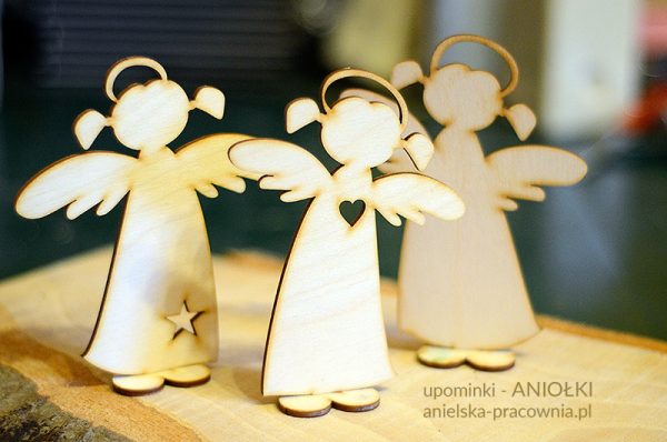 Aniołek stojący - wycinany laserowo i ręcznie malowany. Trzy różne sylwetki aniołków moga stanowić komplet.
