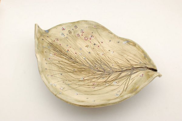 Miska ceramiczna w kształcie liścia