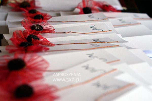 Ręcznie robione zaproszenia ślubne "CZERWONE MAKI" z czerwonym przestrzennym kwiatkiem